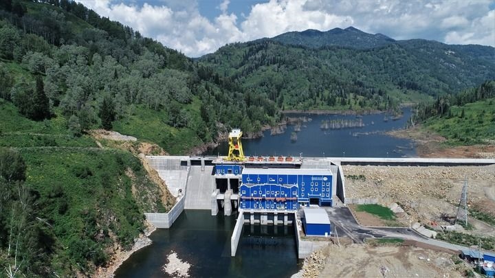 這是2021年7月28日拍攝的哈薩克斯坦圖爾古孫水電站（無人機照片）。新華社發(fā)（奧斯帕諾夫攝）