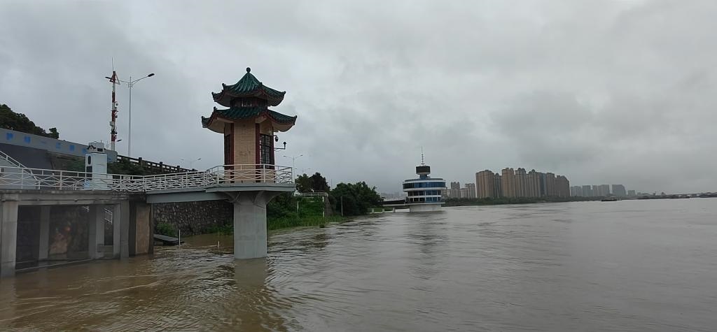 圖為洞庭湖的標(biāo)志性水文站城陵磯站，也被稱為洞庭湖及長(zhǎng)江流域水情“晴雨表”。（湖南省洞庭湖水利事務(wù)中心供圖）