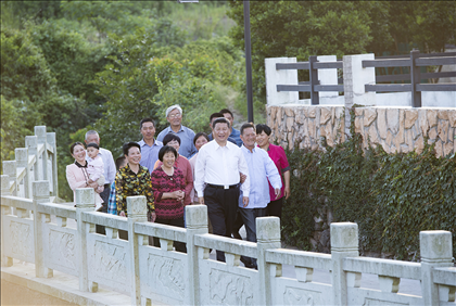 2015年5月25日，習(xí)近平總書記在浙江省舟山市定海區(qū)干覽鎮(zhèn)新建社區(qū)視察。
