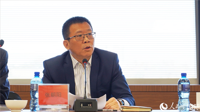 張朝陽代會長做協(xié)會上半年工作匯報(bào)。人民網(wǎng) 劉暢攝