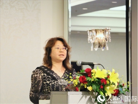 中國(guó)駐日本大使館經(jīng)濟(jì)商務(wù)公使羅曉梅致辭。人民網(wǎng) 許可攝