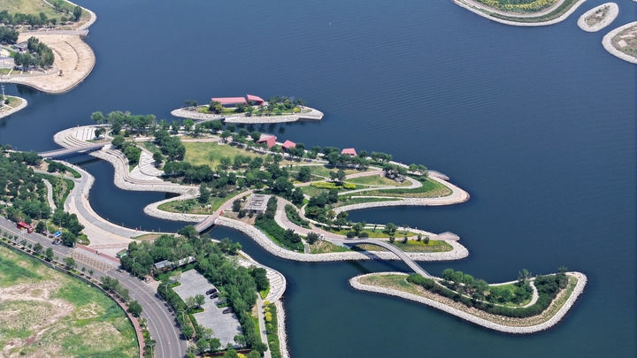 這是2024年6月28日拍攝的天津市濱海新區(qū)南灣公園一景（無人機照片）。新華社記者 李然 攝