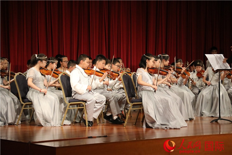北京市學(xué)生金帆藝術(shù)團(tuán)的學(xué)生們演奏音樂。人民網(wǎng)記者 李志偉攝