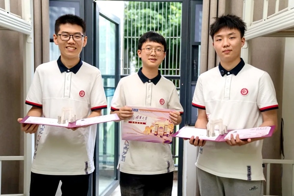 王子源（左）、母翰堯（中）、郭洋君（右）。清華大學(xué)供圖
