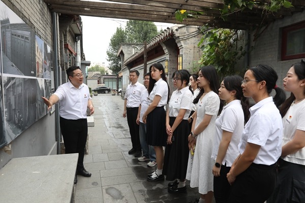 北京大中小學(xué)思政教師赴實(shí)踐教學(xué)基地現(xiàn)場備課。北京市教委供圖