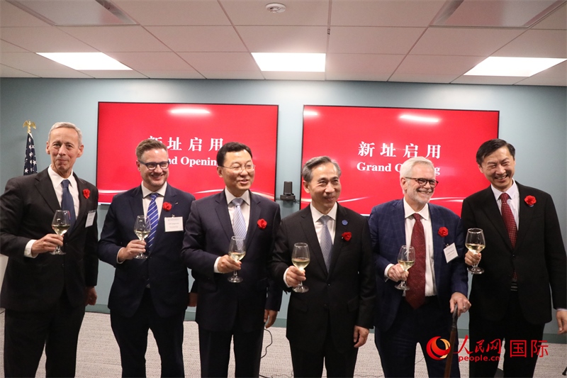 4、美中貿(mào)易全國(guó)委員會(huì)會(huì)長(zhǎng)克雷格·艾倫、美國(guó)商會(huì)高級(jí)副會(huì)長(zhǎng)傅瑞偉等美國(guó)工商界代表出席活動(dòng)。 人民網(wǎng)記者 李志偉攝