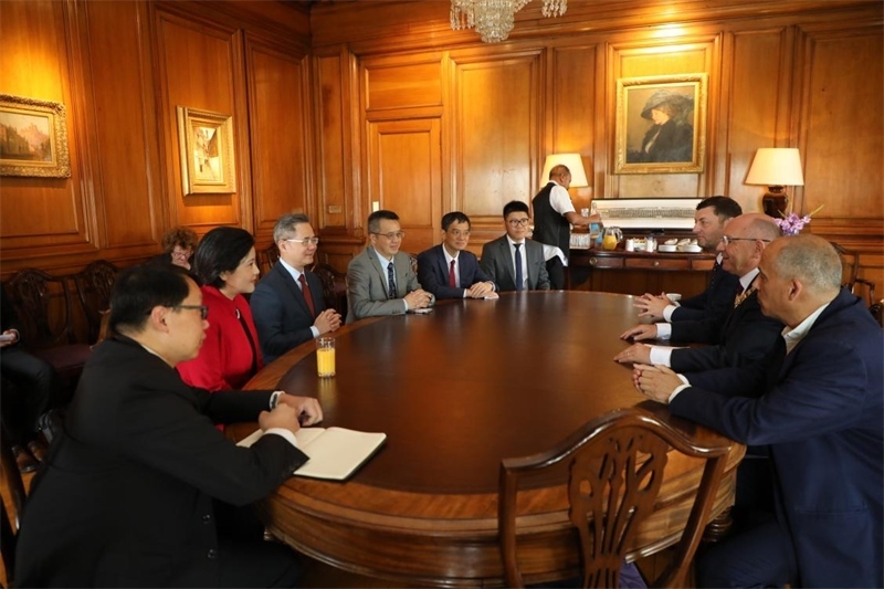 愛丁堡市政廳會(huì)見現(xiàn)場。中國駐英國使館供圖