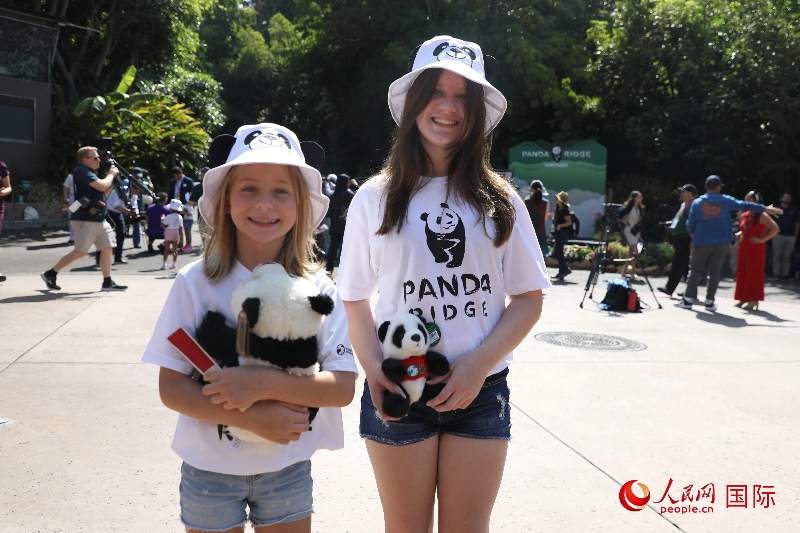 3、美國當(dāng)?shù)卦S多民眾來圣迭戈動物園看熊貓。 人民網(wǎng)記者 李志偉攝