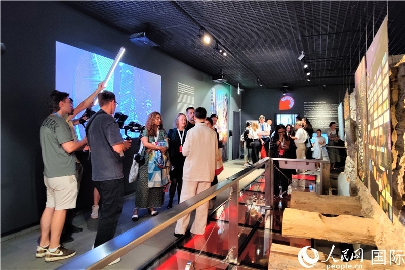 金磚國家城市主題攝影展現(xiàn)場。人民網(wǎng)記者 于宏建攝