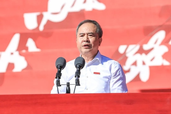 中國科學(xué)院院士、大連理工大學(xué)校長賈振元在2024級新生開學(xué)典禮上致辭。校方供圖