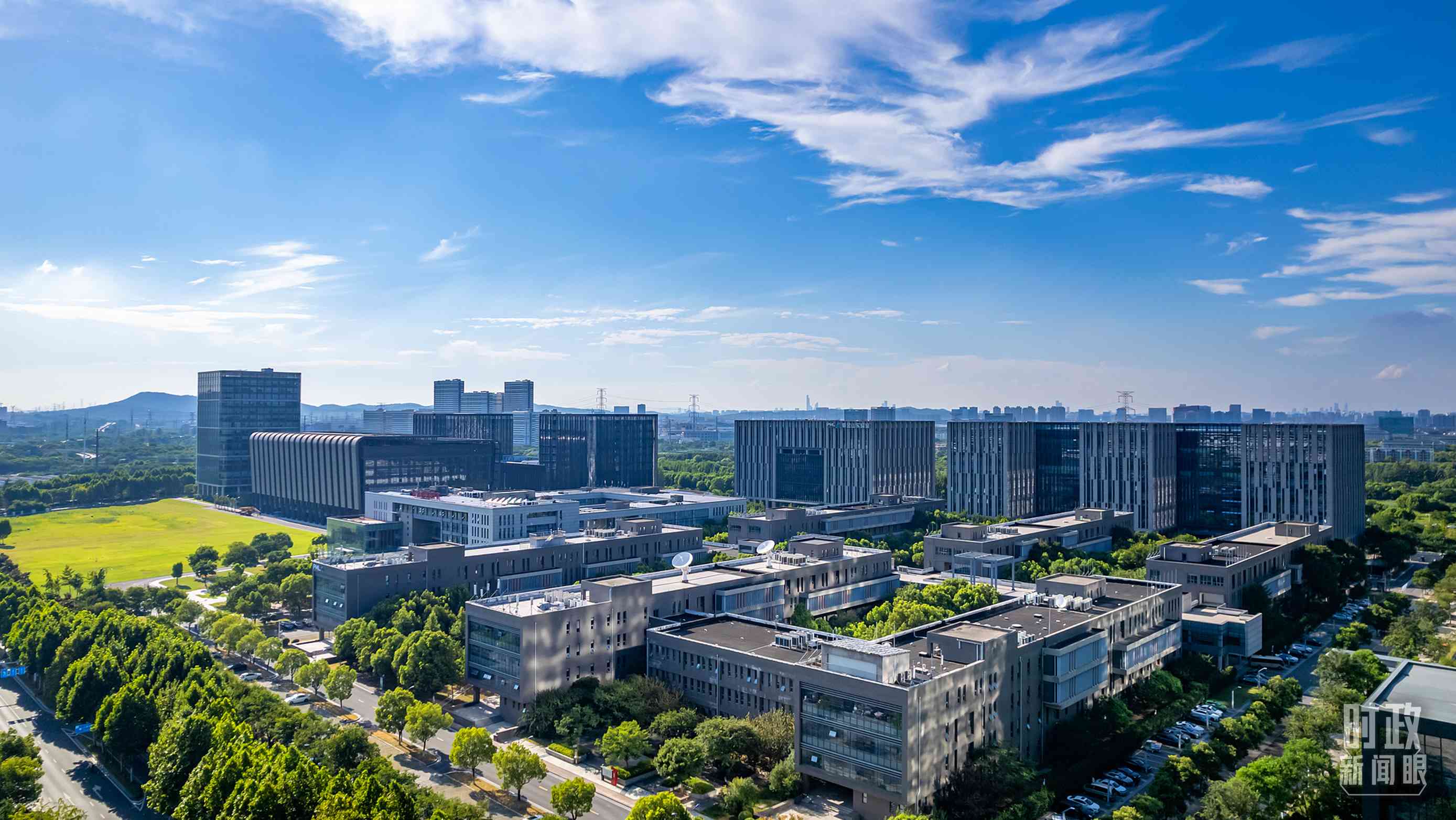  △2023年7月，習近平調研南京紫金山實驗室，強調要為實現(xiàn)高水平科技自立自強立下功勛。（圖/視覺中國）