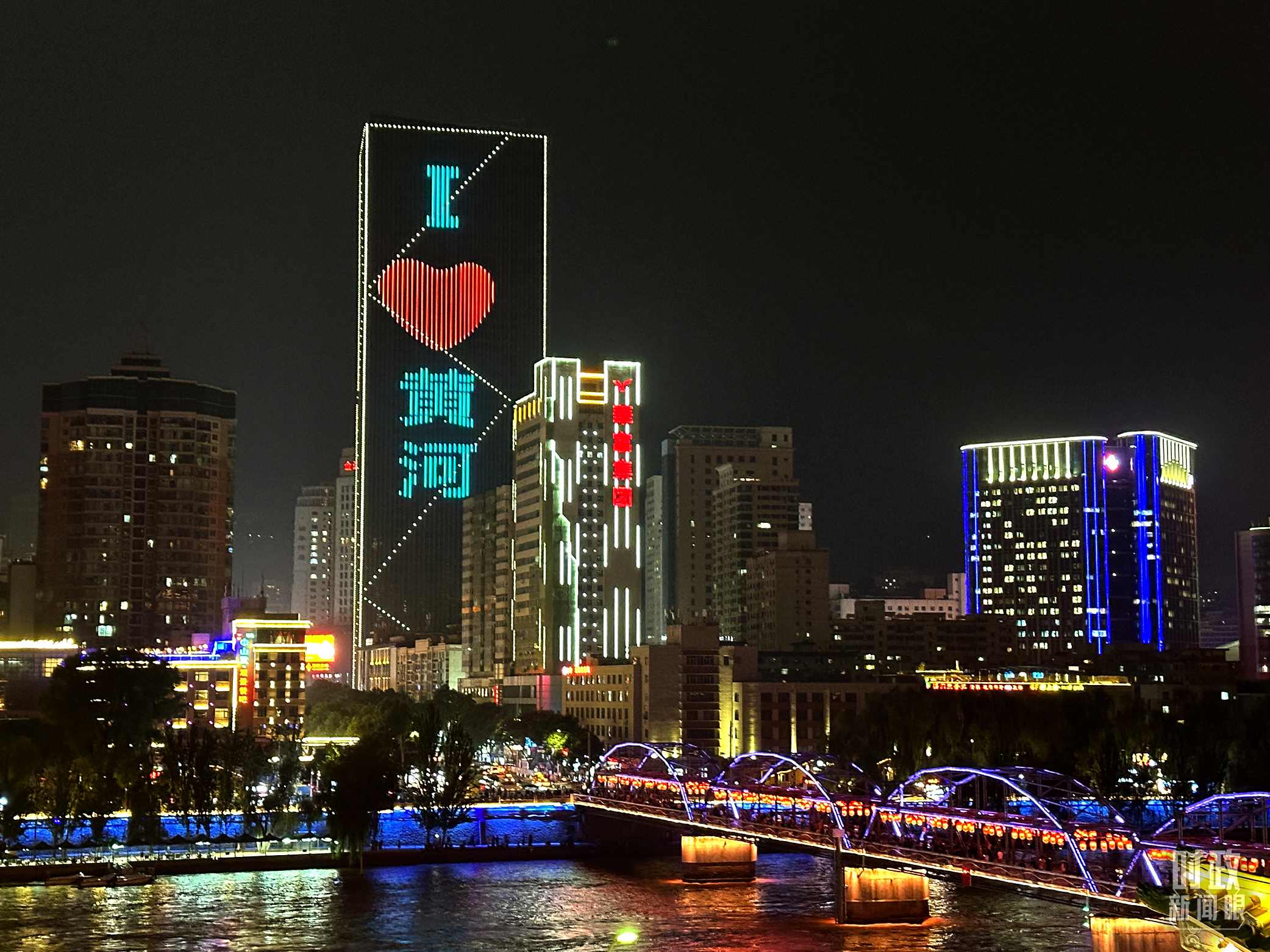 △黃河蘭州中山橋段夜景。（總臺央視記者趙化拍攝）