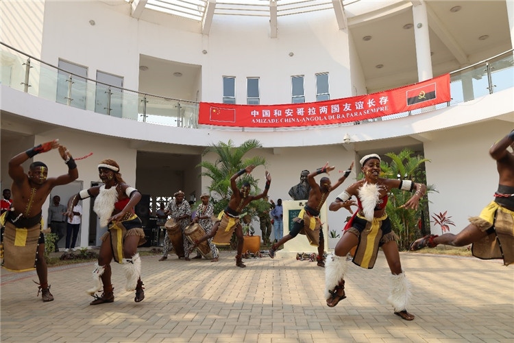 安哥拉民族舞。內(nèi)圖大學(xué)孔子學(xué)院供圖