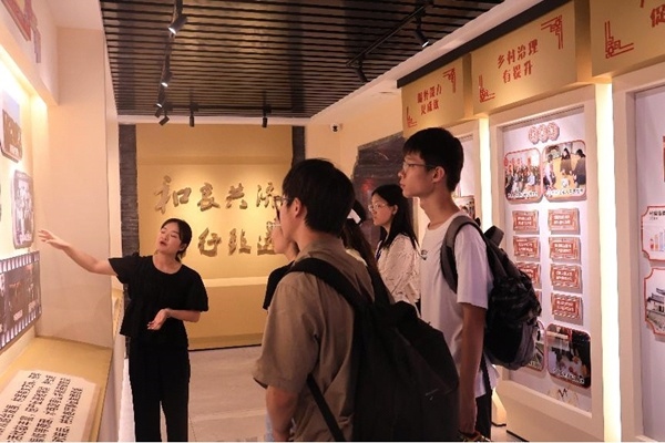 中央民族大學(xué)與中國人民大學(xué)聯(lián)合開展“大國邊疆”實踐調(diào)研活動。校方供圖