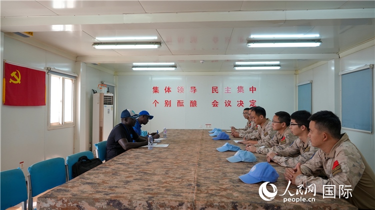 圖1 檢查組聽取工作匯報。王軍杰攝