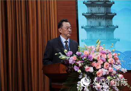 北京語言大學(xué)黨委書記倪海東在“走進中華文明——海絲印記 世遺泉州”主題人文交流活動中致辭。人民網(wǎng) 王婧攝