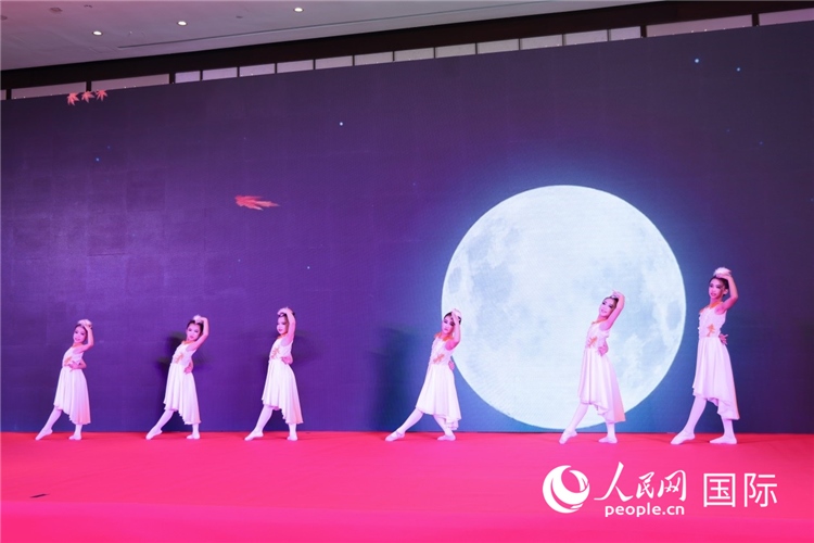 中國青少年歌舞表演。人民網(wǎng)記者任皓宇攝