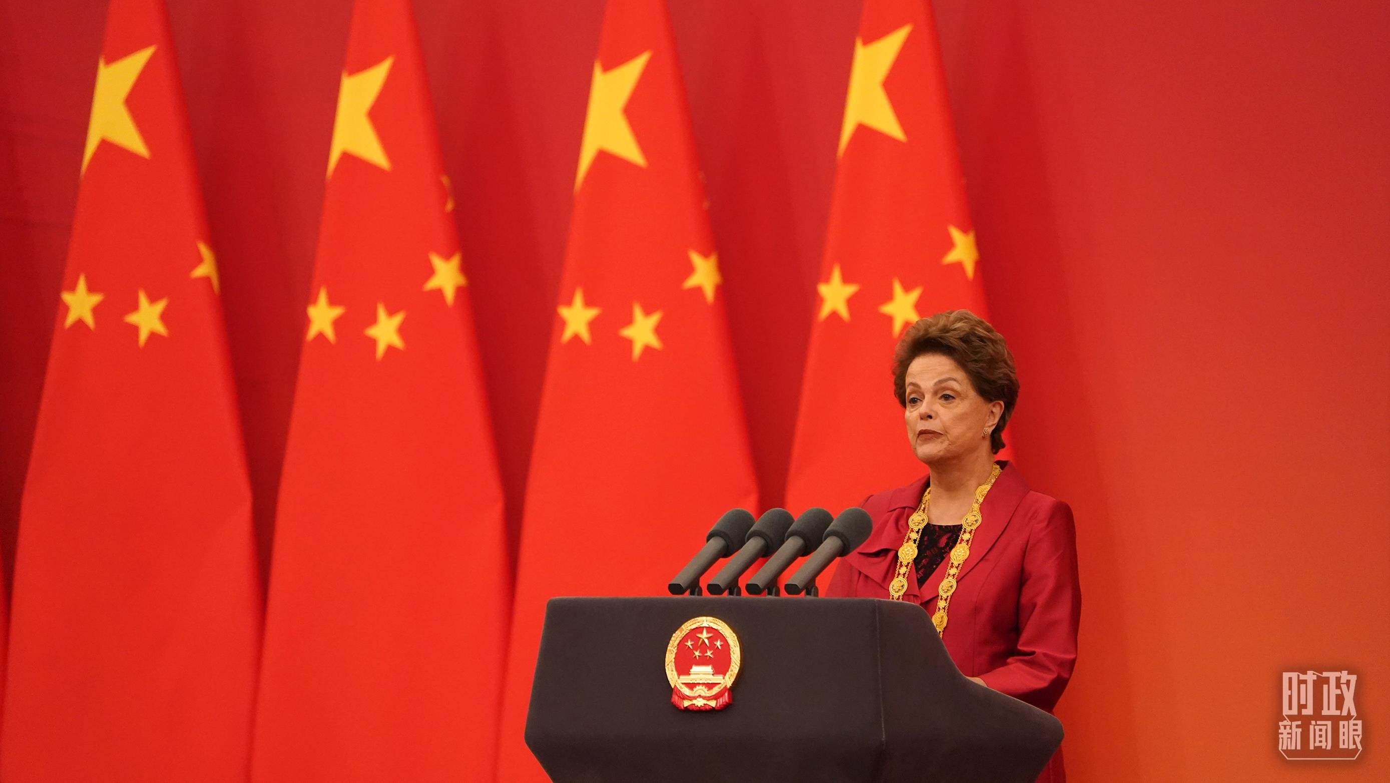 “友誼勛章”獲得者迪爾瑪·羅塞芙在頒授儀式上發(fā)言。（總臺(tái)記者李晉拍攝）