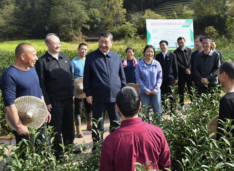 2021年3月22日，習(xí)近平總書記在福建南平武夷山市星村鎮(zhèn)燕子窠生態(tài)茶園，同科技特派員、茶農(nóng)親切交流，了解當(dāng)?shù)夭璁a(chǎn)業(yè)發(fā)展情況。