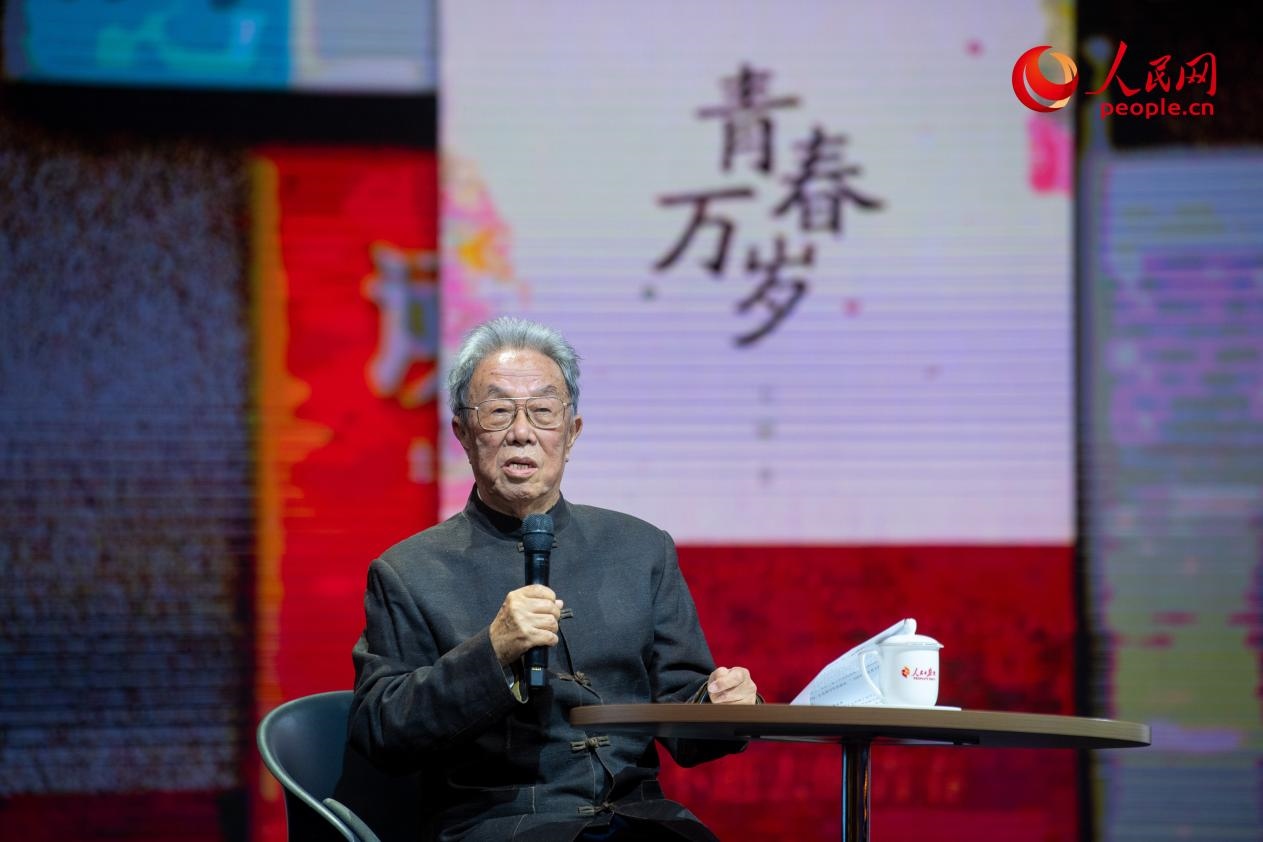 王蒙以《與時代同行 與人民同心》為題演講。人民網(wǎng)記者 翁奇羽攝