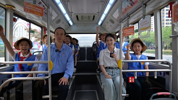 江蘇省太倉市總工會舉行“坐上勞模‘專線’跟著榜樣看太倉”直播活動。江蘇省總工會供圖
