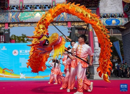 10月19日，廣州體育學(xué)院龍獅隊在傳統(tǒng)舞龍項目中比賽，最終他們獲得該項目金獎。
