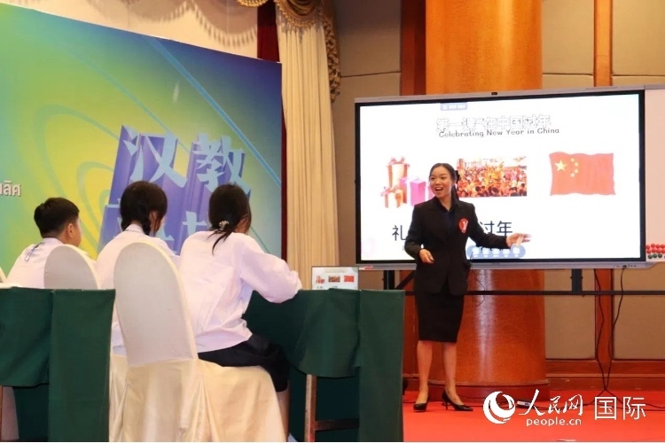 泰國本土中文教師參賽者現(xiàn)場授課。人民網(wǎng)實習(xí)生 姚欣可攝