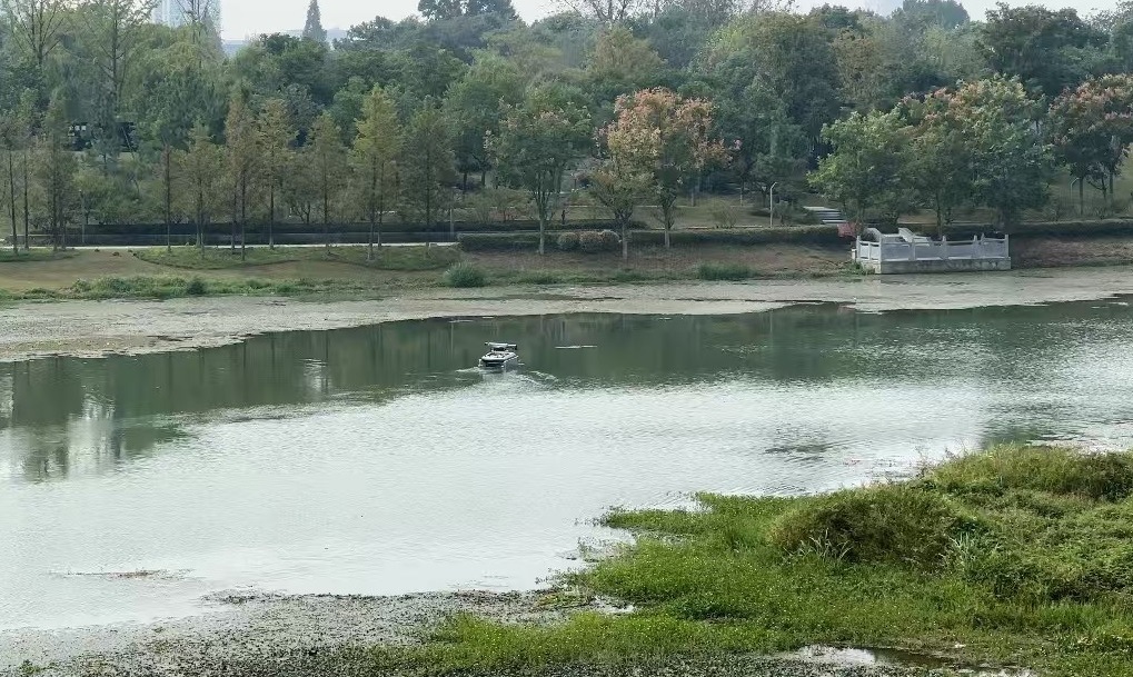 浙江湖州安吉縣滸溪幸福河湖景色宜人。人民網(wǎng)記者 申佳平攝