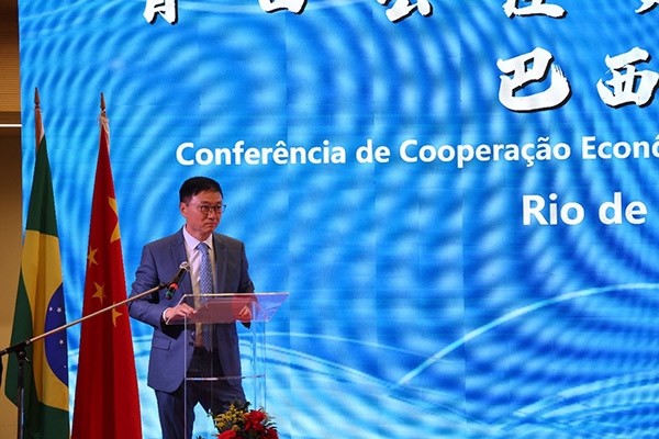 浙江省僑聯(lián)副主席兼巴西華人文化交流協(xié)會榮譽主席尹霄敏在活動現(xiàn)場致辭。人民網(wǎng)記者 陳海琪攝