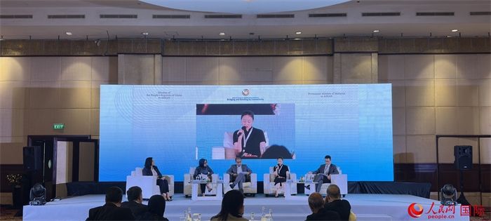 “企業(yè)對(duì)中國(guó)東盟互聯(lián)互通的責(zé)任與貢獻(xiàn)”分議題討論現(xiàn)場(chǎng)。人民網(wǎng)記者 曹師韻攝