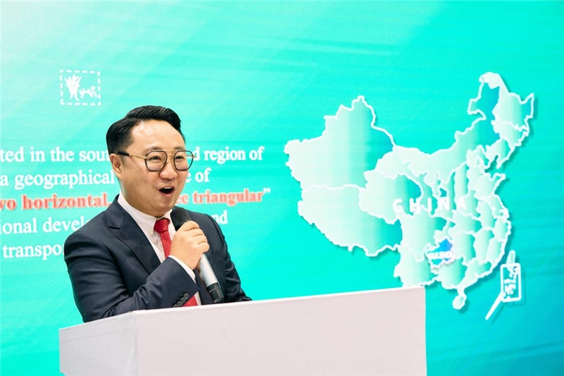 “中國(guó)館”貴州旅游推介會(huì)現(xiàn)場(chǎng)介紹。楊浩鵬