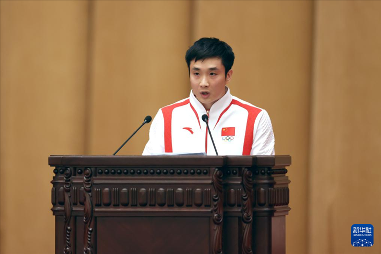 11月15日，跳水運動員曹緣在報告會上發(fā)言。新華社記者 李明 攝
