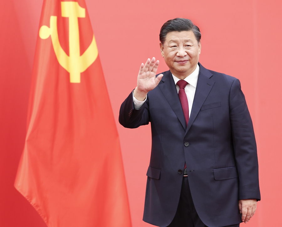 2022年10月23日，習近平在北京人民大會堂同采訪中共二十大的中外記者親切見面。