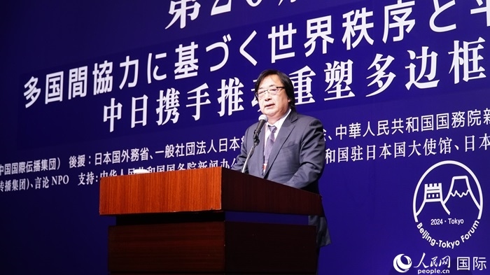 日本言論NPO理事長(zhǎng)工藤泰志宣讀《東京共識(shí)》。人民網(wǎng) 蔣曉辰攝