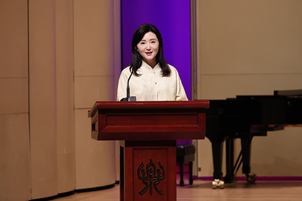 中央音樂學(xué)院黨委書記、中國民族管弦樂學(xué)會(huì)胡琴專業(yè)委員會(huì)會(huì)長于紅梅致辭。中國民族管弦樂學(xué)會(huì)胡琴專業(yè)委員會(huì)供圖
