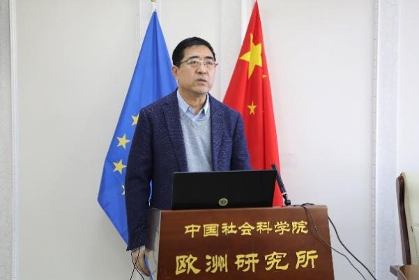 中國社會科學(xué)院歐洲研究所所長、《歐洲發(fā)展報告（2023～2024）》主編馮仲平研究員致辭。吳迪攝
