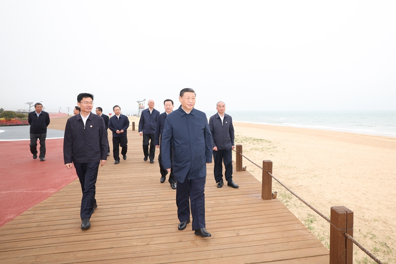 2024年5月22日，習(xí)近平總書記在山東日照陽光海岸綠道考察。