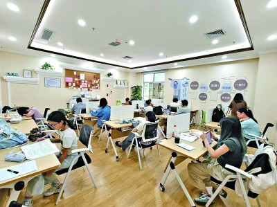 廣東深圳市龍崗區(qū)黨群服務(wù)中心開設(shè)的共享自習(xí)室一景。受訪者供圖