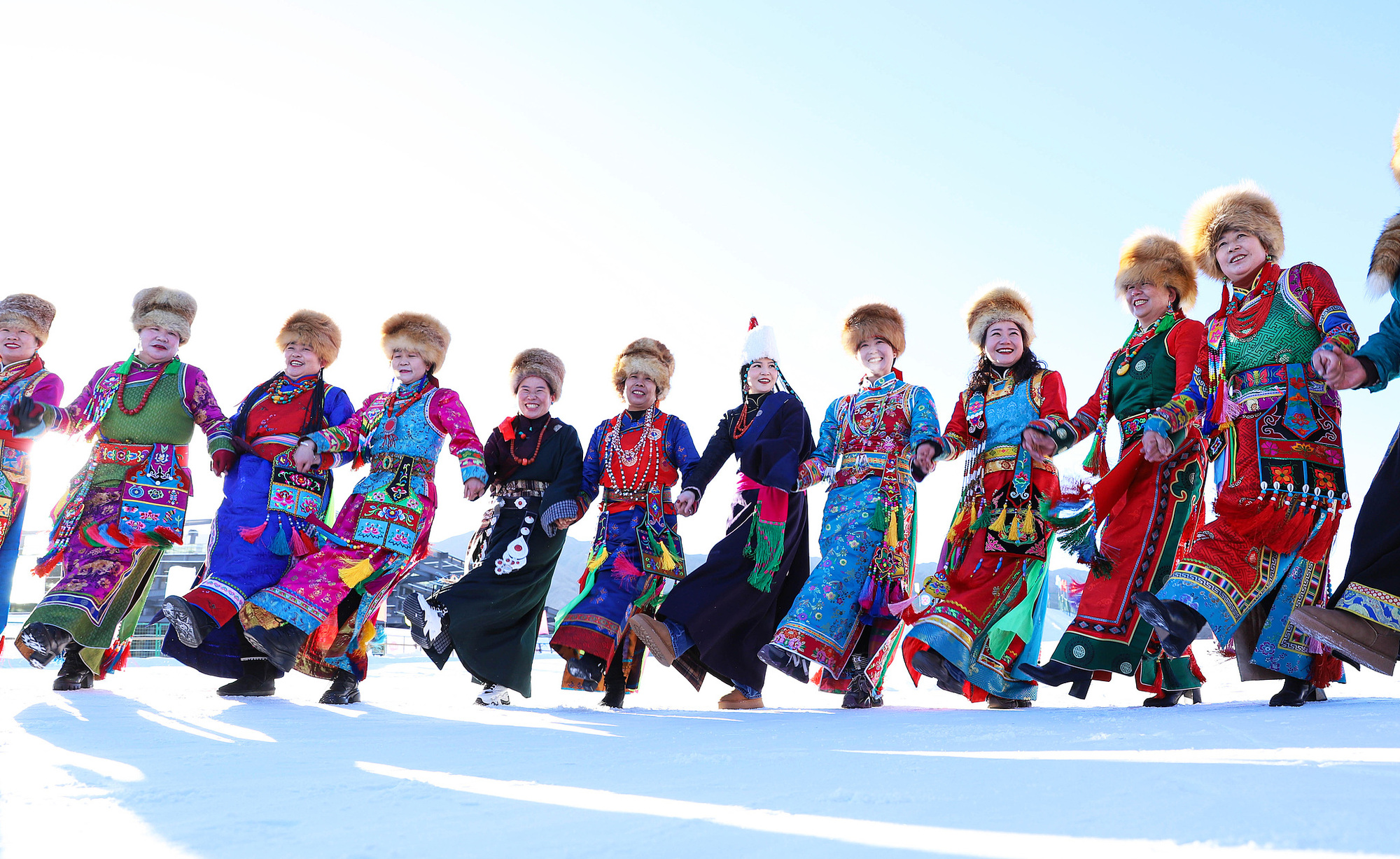 甘肅張掖，雪地千人鍋莊舞表演