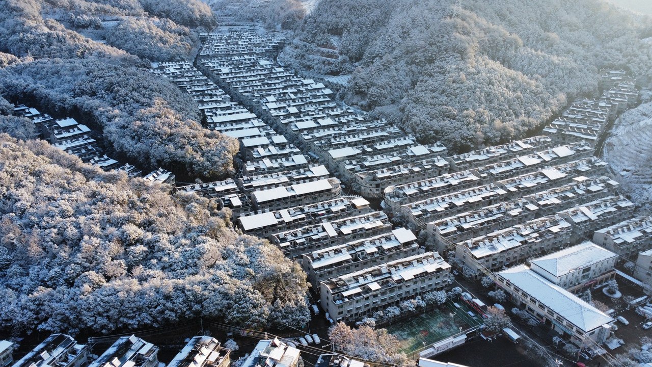 慶元縣濛洲街道同濟(jì)新村，雪后初霽。慶元縣融媒體中心 供圖