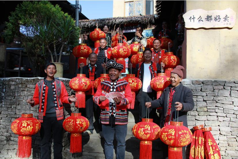 云南騰沖司莫拉佤族村村民歡歡喜喜過新年。