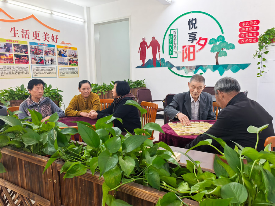 圖為湖北省咸寧市嘉魚(yú)縣潘家灣鎮(zhèn)四邑村養(yǎng)老服務(wù)驛站一角（2024年11月5日攝）。新華社記者 肖藝九 攝