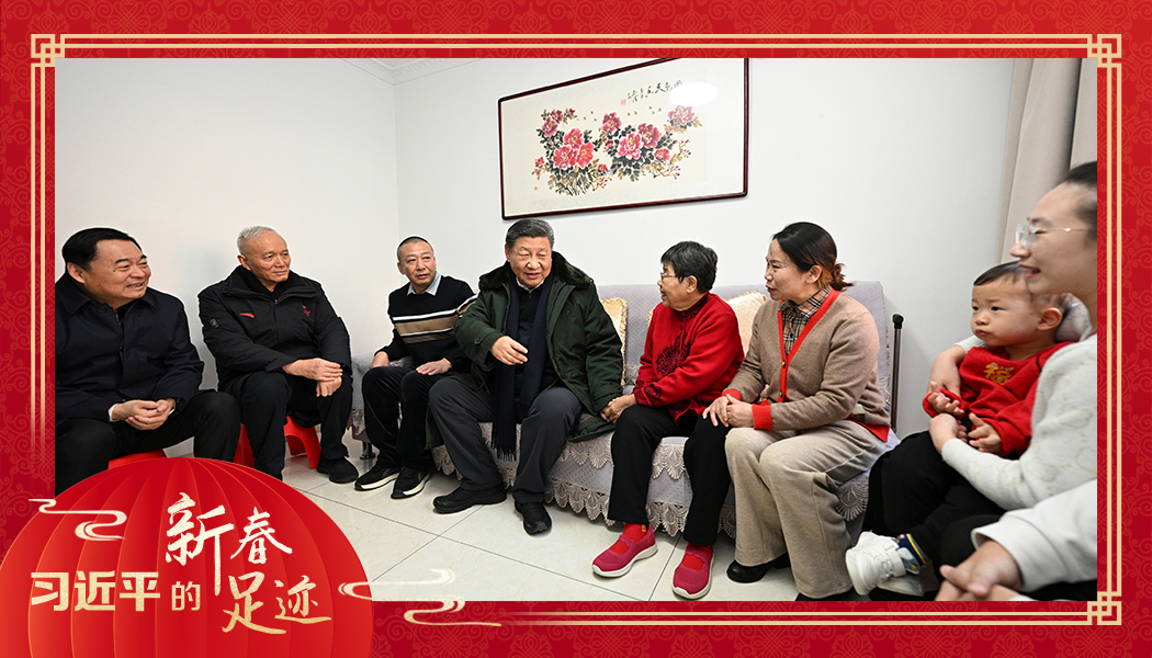 2025年1月23日，農(nóng)歷新年前夕，習(xí)近平總書(shū)記在遼寧沈陽(yáng)大東區(qū)長(zhǎng)安街道長(zhǎng)安小區(qū)考察時(shí)，走進(jìn)居民郎素蘭家中看望。