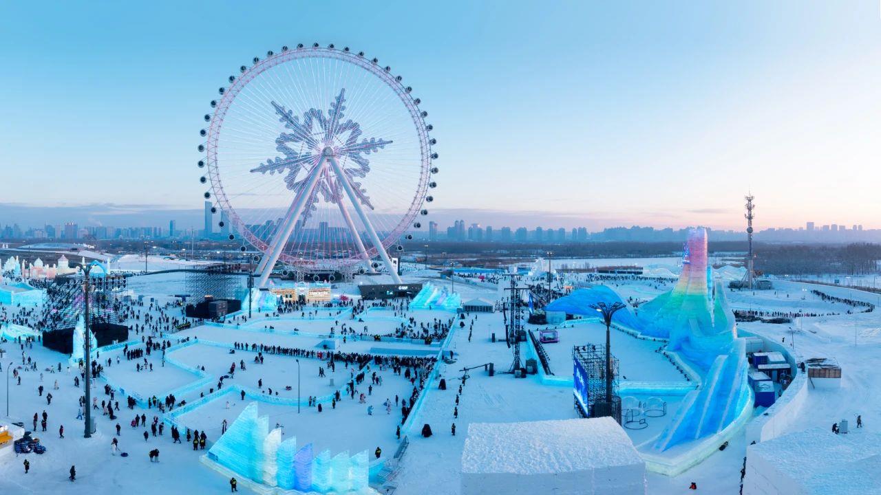△哈爾濱冰雪大世界吸引游客前來打卡。