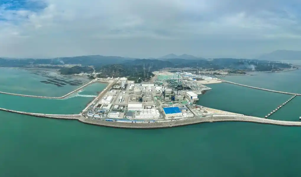 △2025年1月1日0時17分，經過168小時滿功率連續(xù)運行考核，漳州核電1號機組正式投入商業(yè)運行。