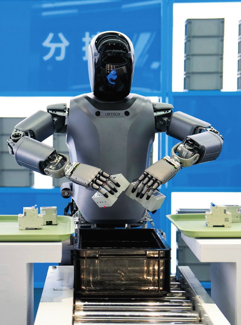 北京“機(jī)器人大世界”展示的優(yōu)必選人形機(jī)器人（2025年2月24日攝）。鞠煥宗攝/本刊
