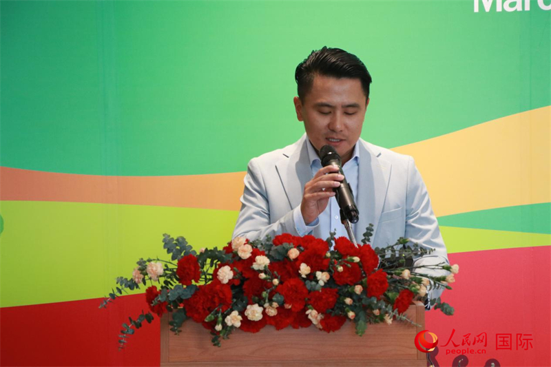 泰國(guó)華人青年商會(huì)會(huì)長(zhǎng)刁刻佳發(fā)表講話。朱瀟逸攝