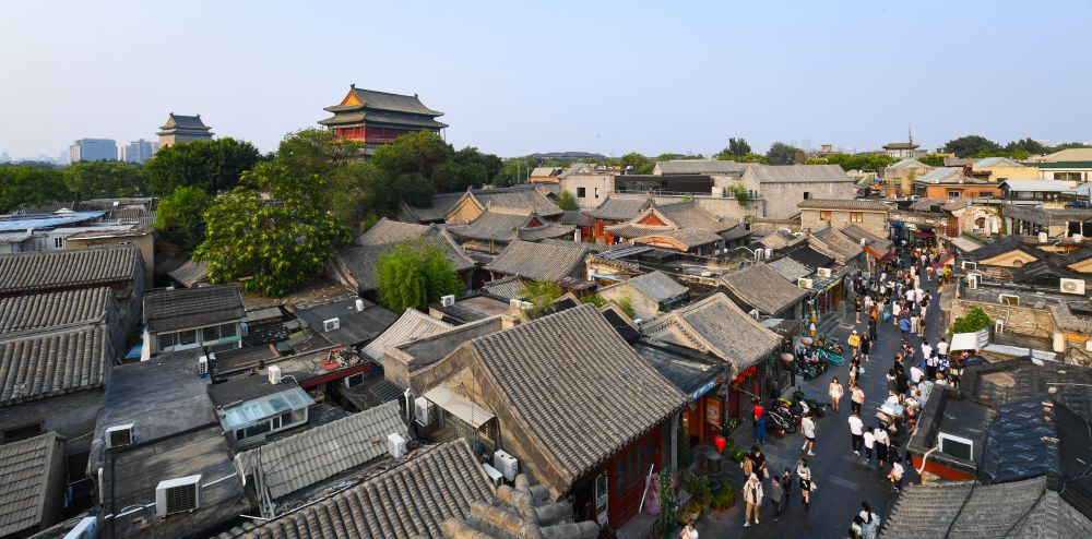 遠(yuǎn)眺鐘鼓樓。新華社記者 陳鐘昊 攝