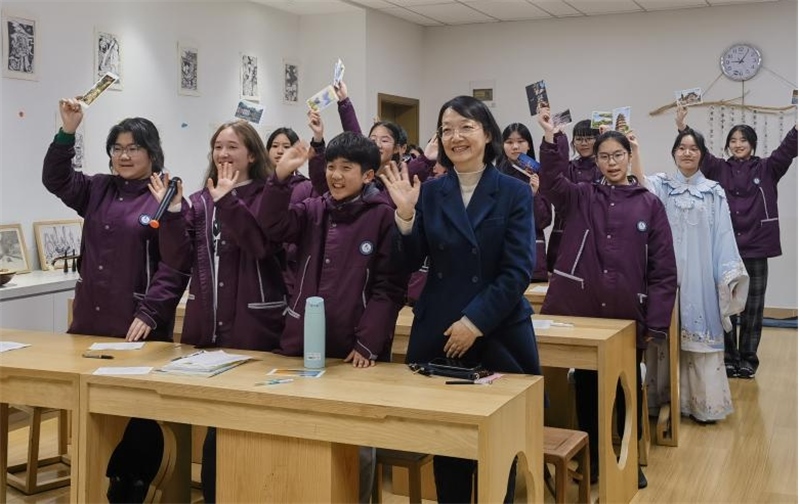 匡園初步部校長鐘演發(fā)言。