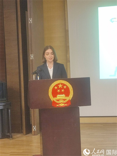 意方學生代表白綺花發(fā)言。人民網(wǎng)記者 鄭彬攝